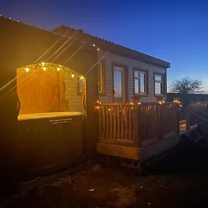 Chalet Keepers Shepherd Hut With Hot Tub, Whitby
