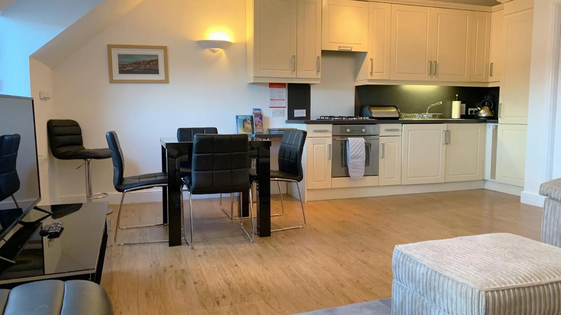 Harbour Penthouse Whitby 아파트